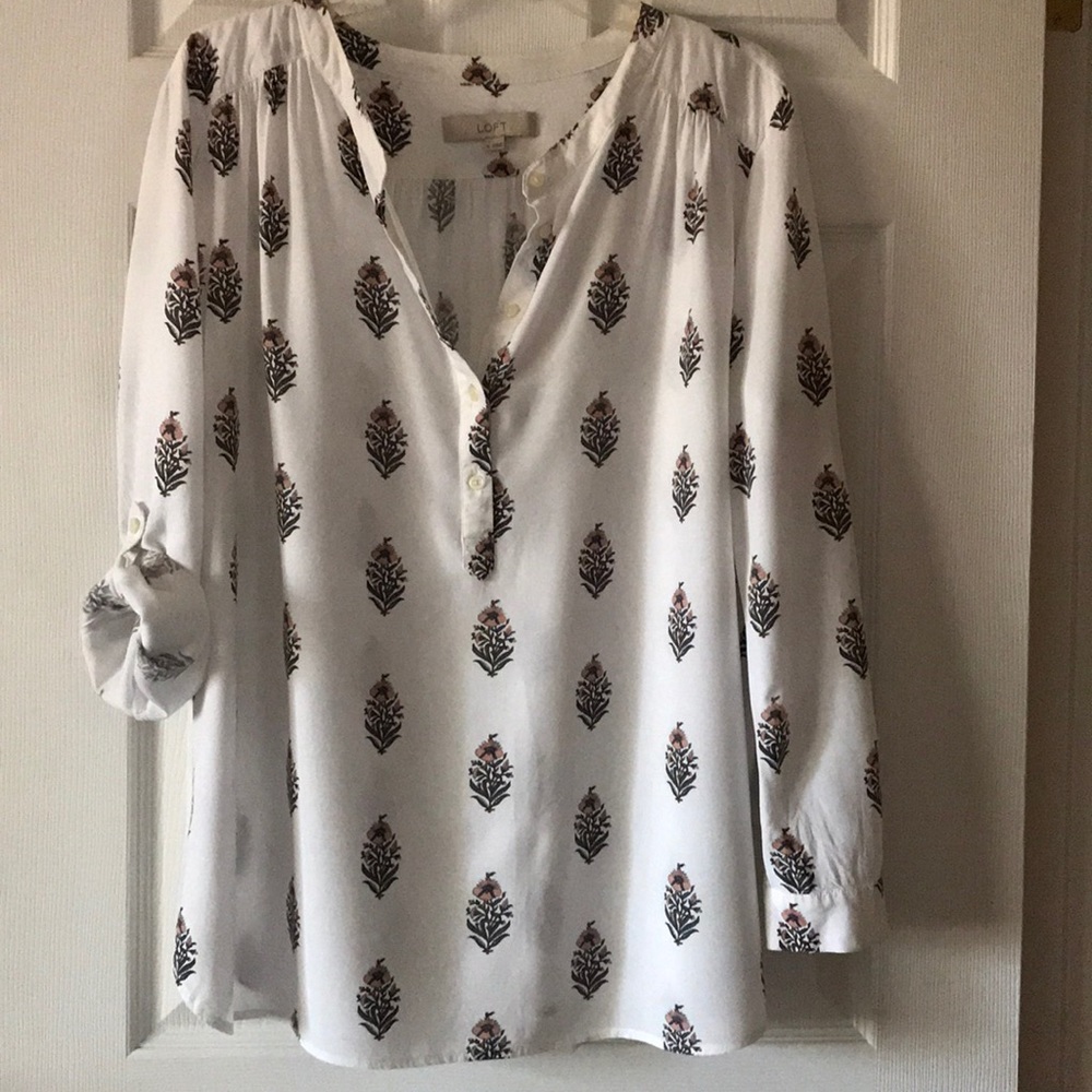 Loft top white with flower stalks